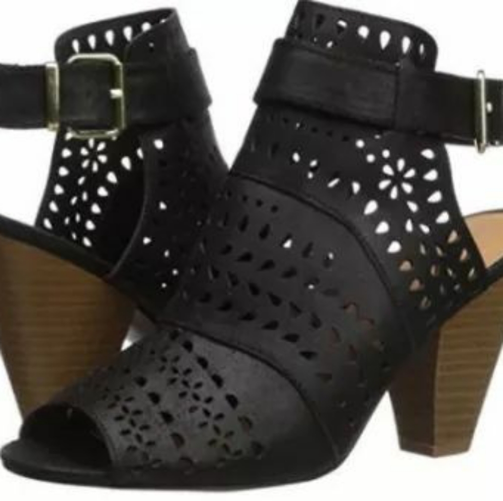 Qupid Women's Heel Sandals (2/12 inch)